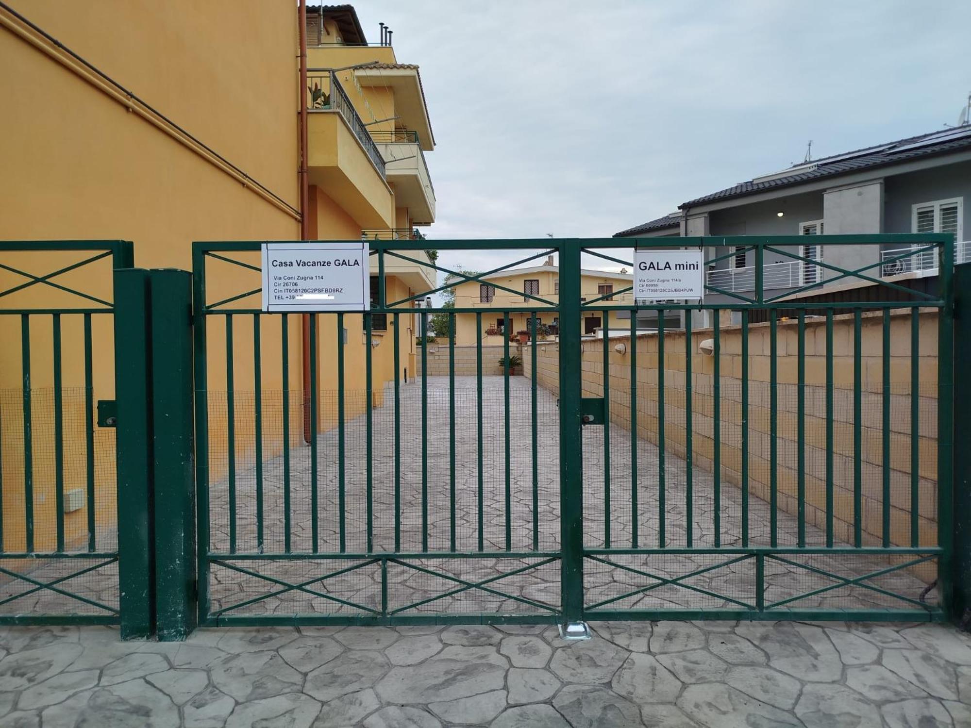 Gala Apartment